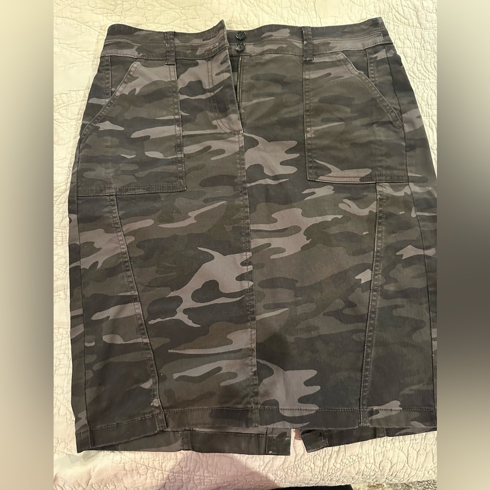 Loft black and gray camouflage pencil skirt